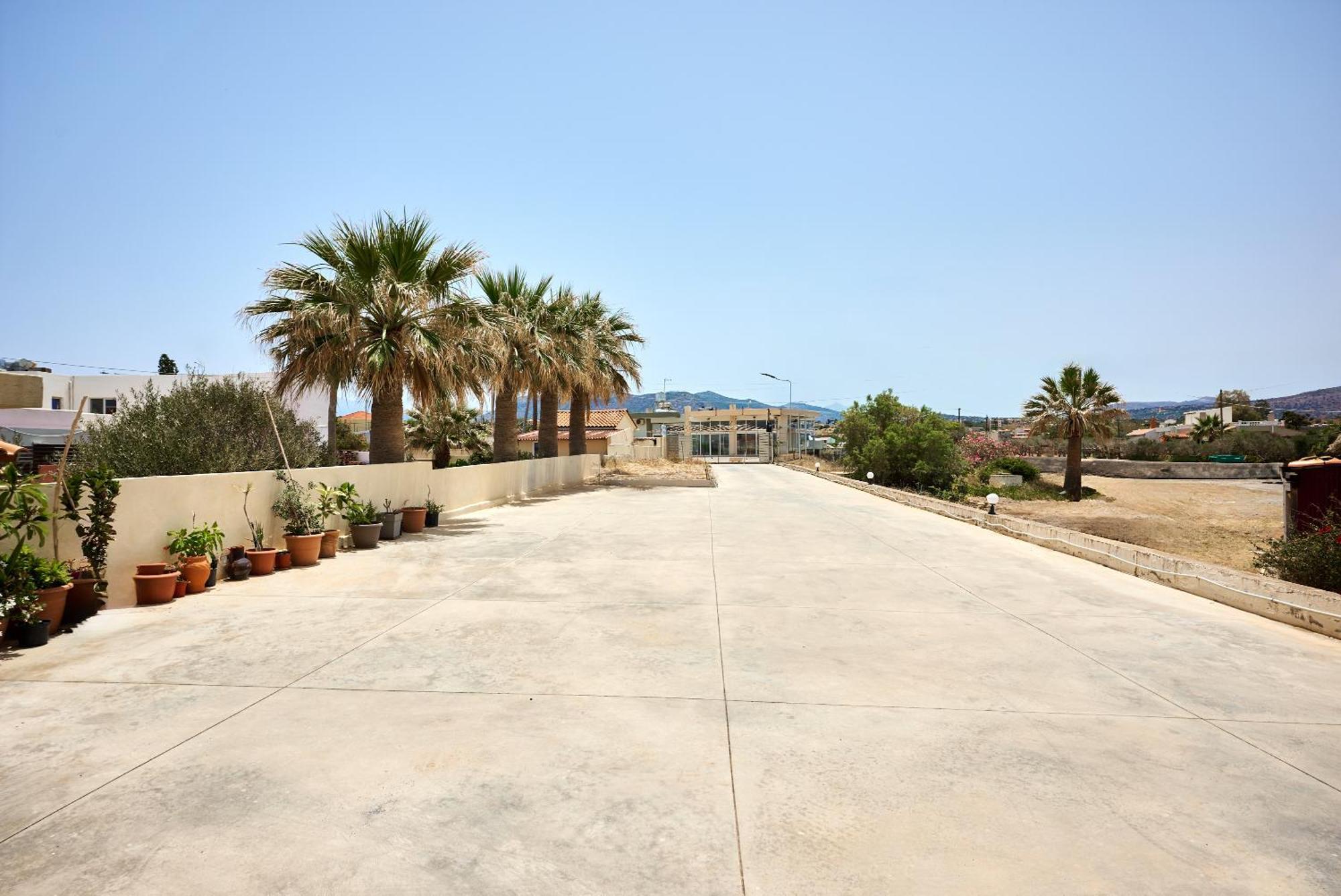 Niki Seaview Haven Anissaras